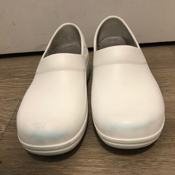 Crocs slip on shoes size 8 - Picture 2 of 6